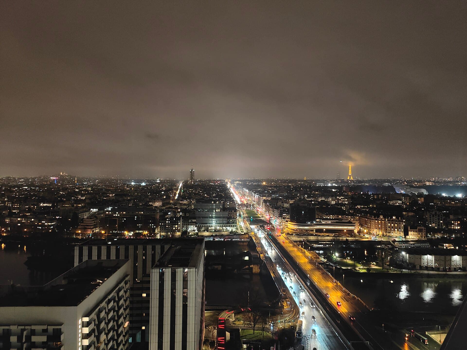 塞纳河畔讷伊——File-View to Paris from Skyline Paris Lounge & Bar at the hôtel Meliá Paris La Défense - 2025-12-20