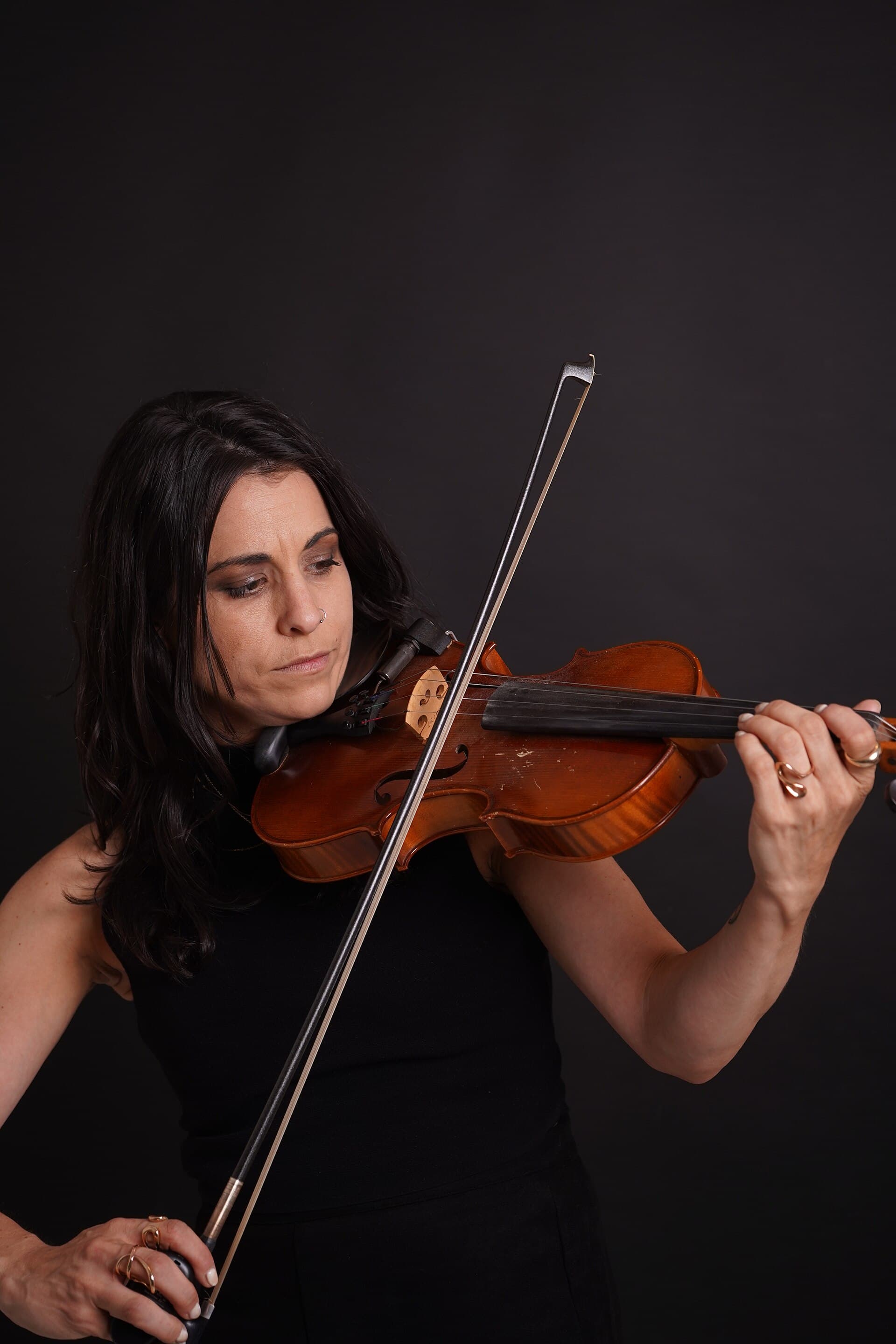 亲生物设计——Lesley Ray playing violin