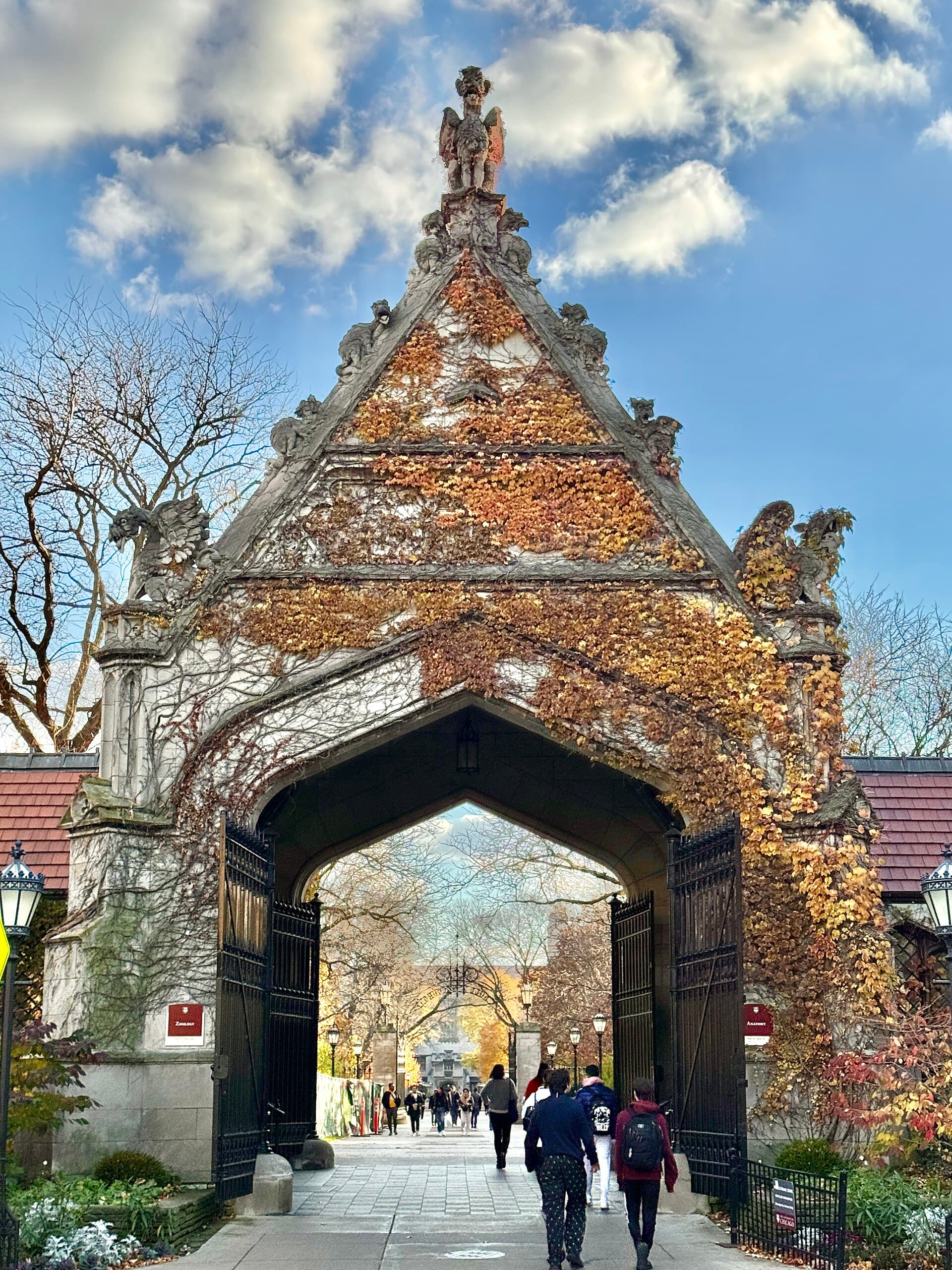 亨利·科布——Cobb Gate, University of Chicago, 57th Street, Hyde Park, Chicago, IL; Nov. 2023 (54516195215)