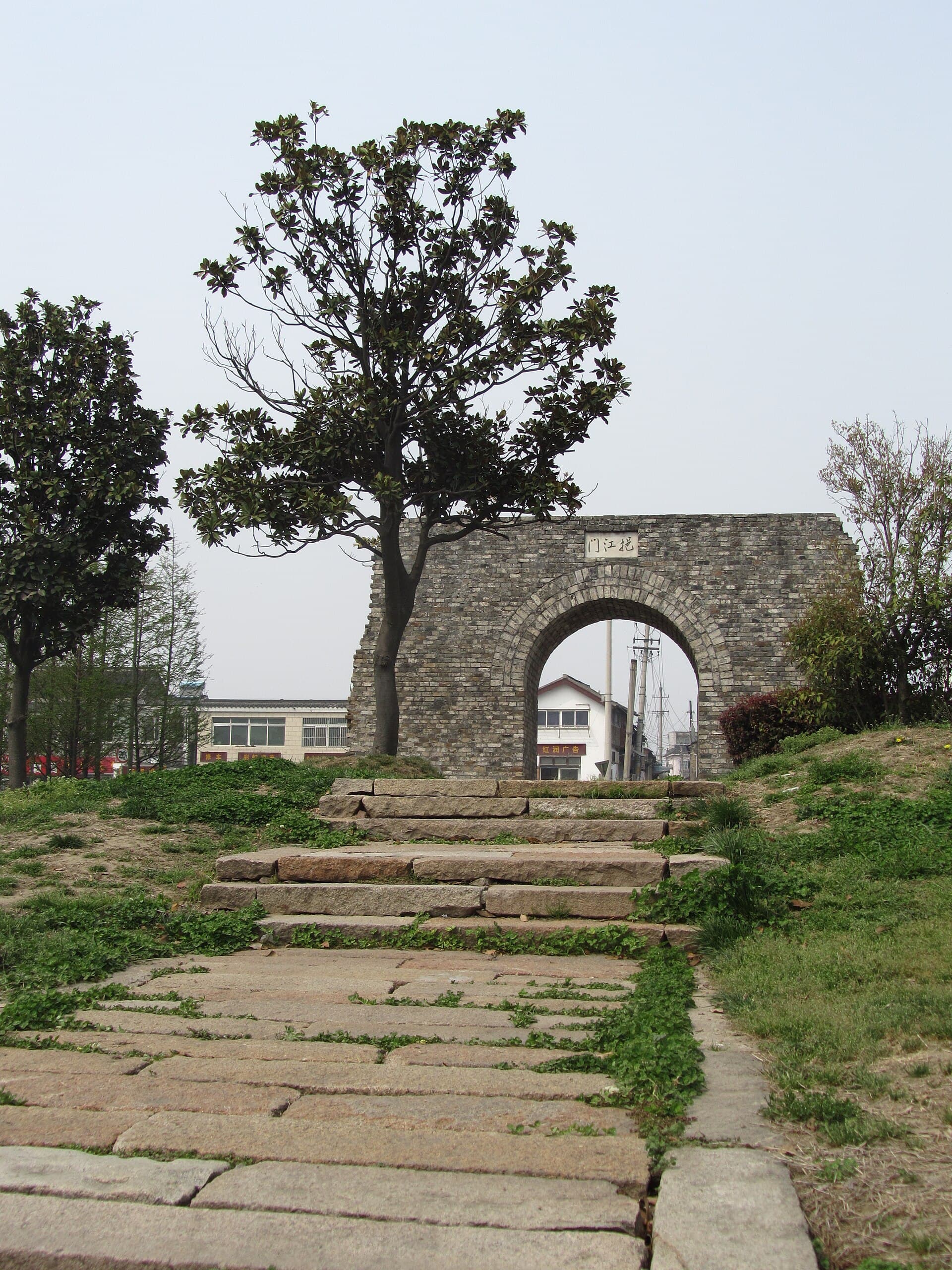 扬州——Yijiang Gate of Yangzhou 2011-04