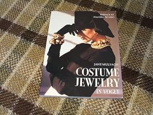 《Costume Jewelry in Vogue》封面