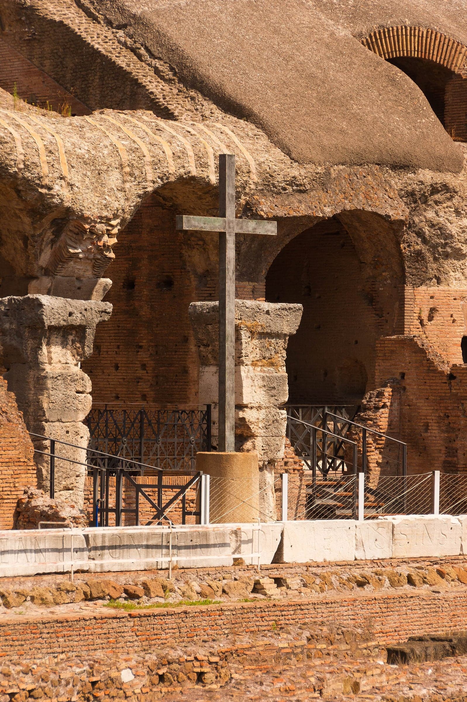 意大利——Cross Colosseum Rome Italy