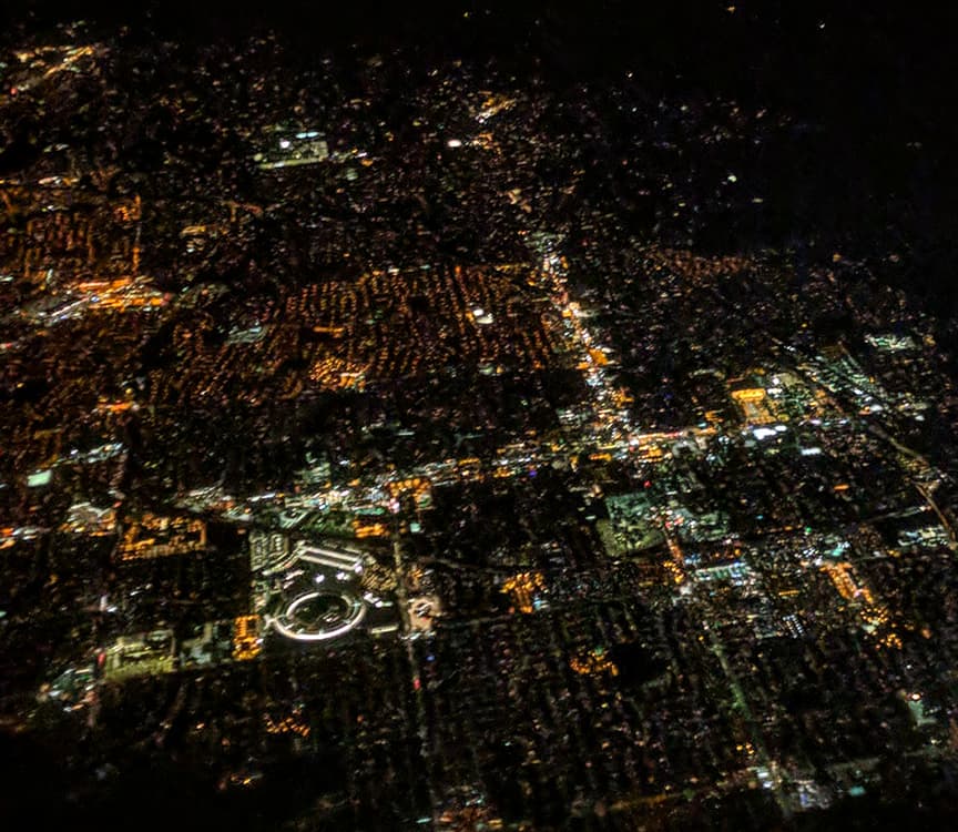 Apple Park 总部夜景航拍