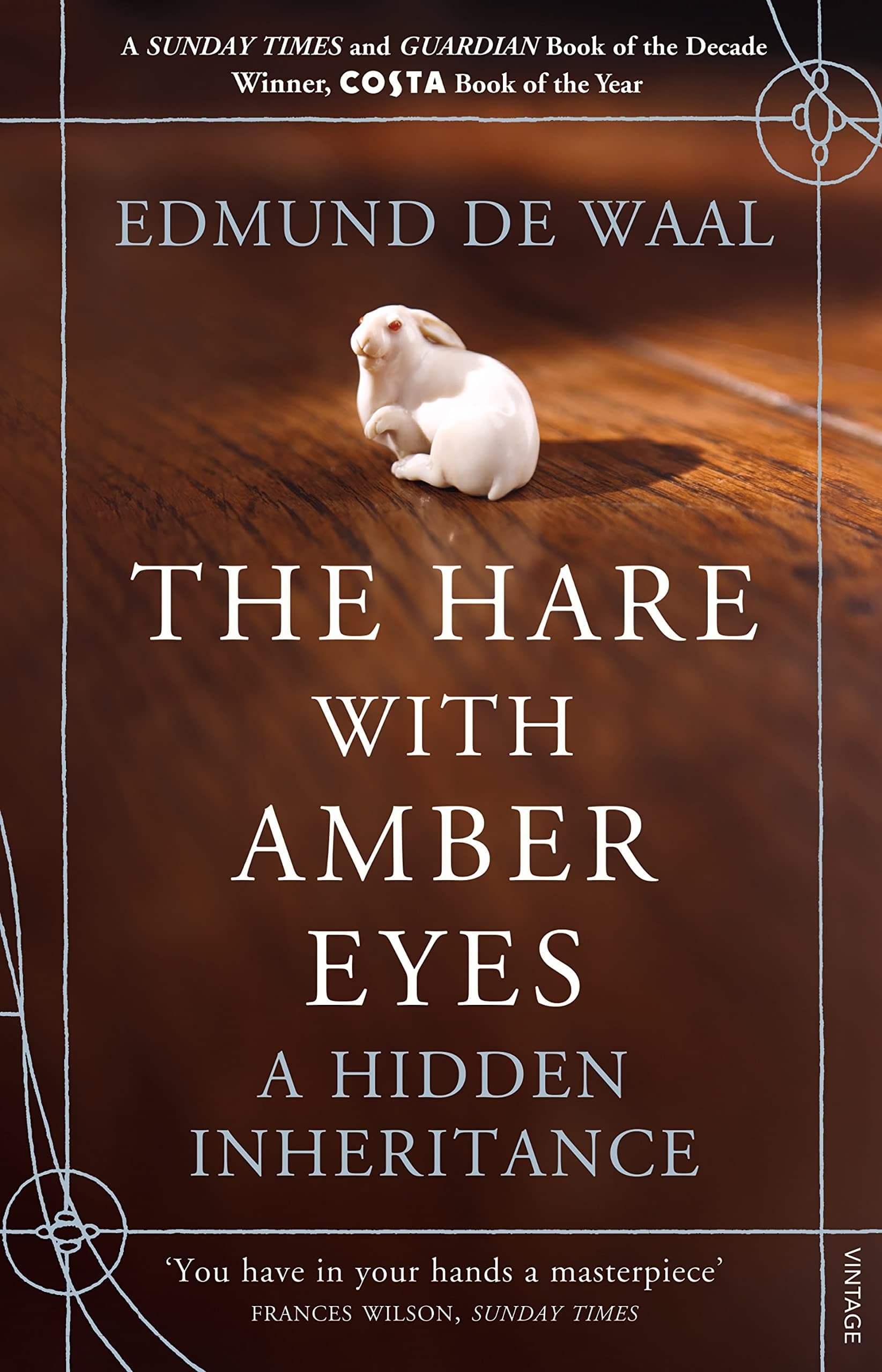 《The Hare with Amber Eyes》封面