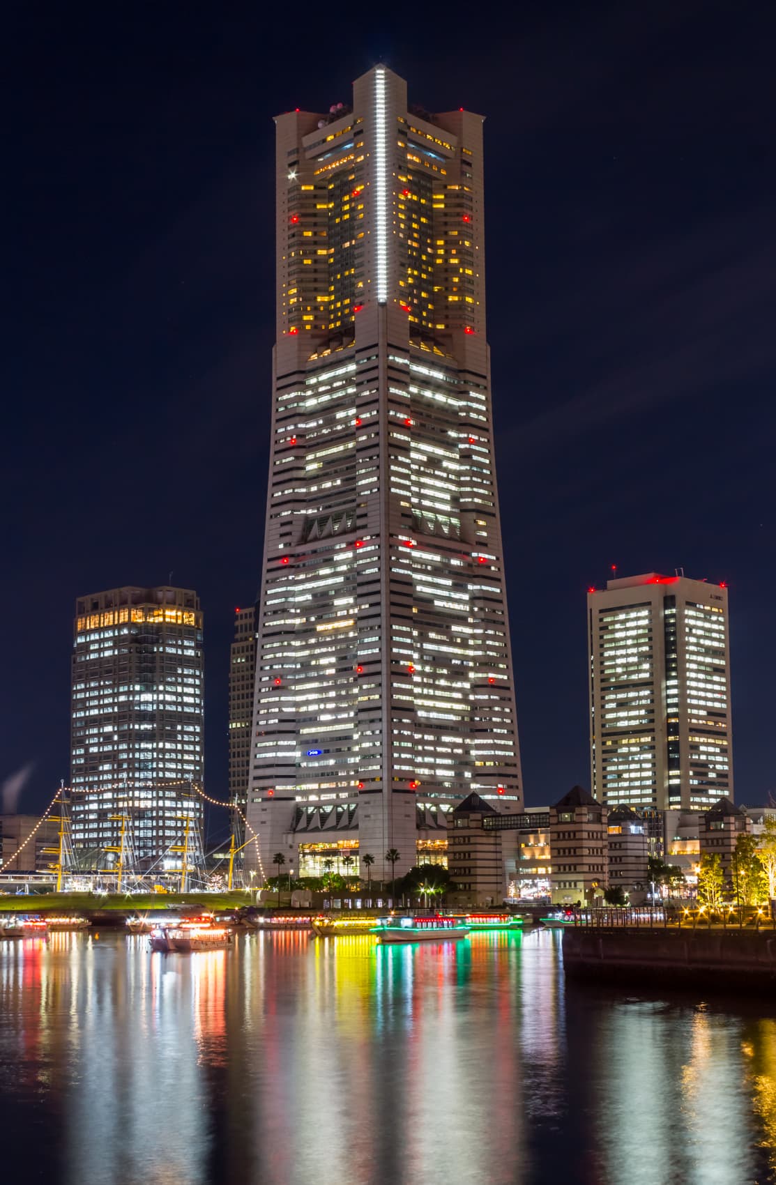 横滨——Yokohama Landmark Tower at night