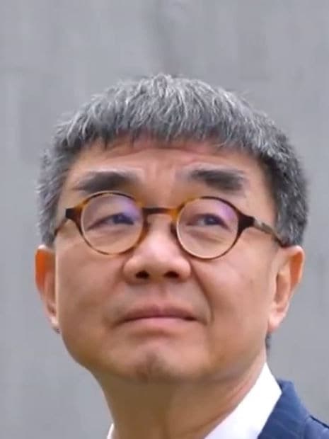 张永和肖像（取自合作作者视频封面裁切）
