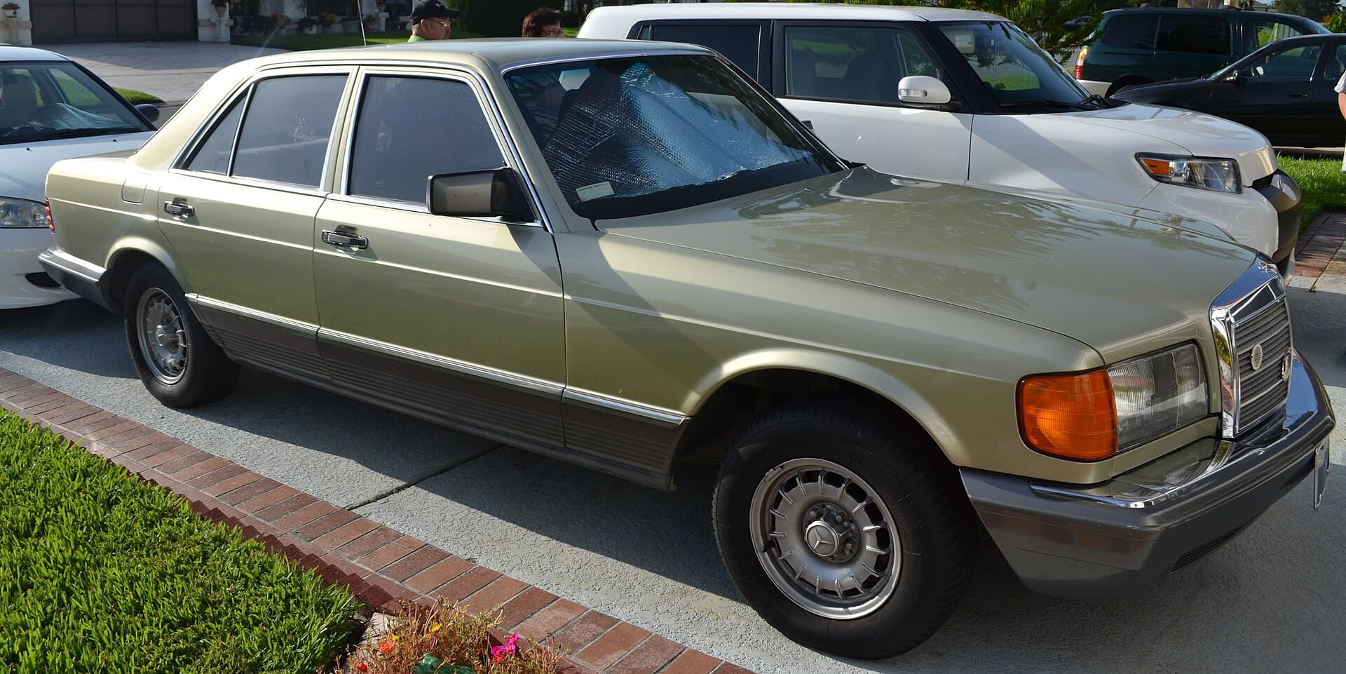 Mercedes-Benz S-Class W126