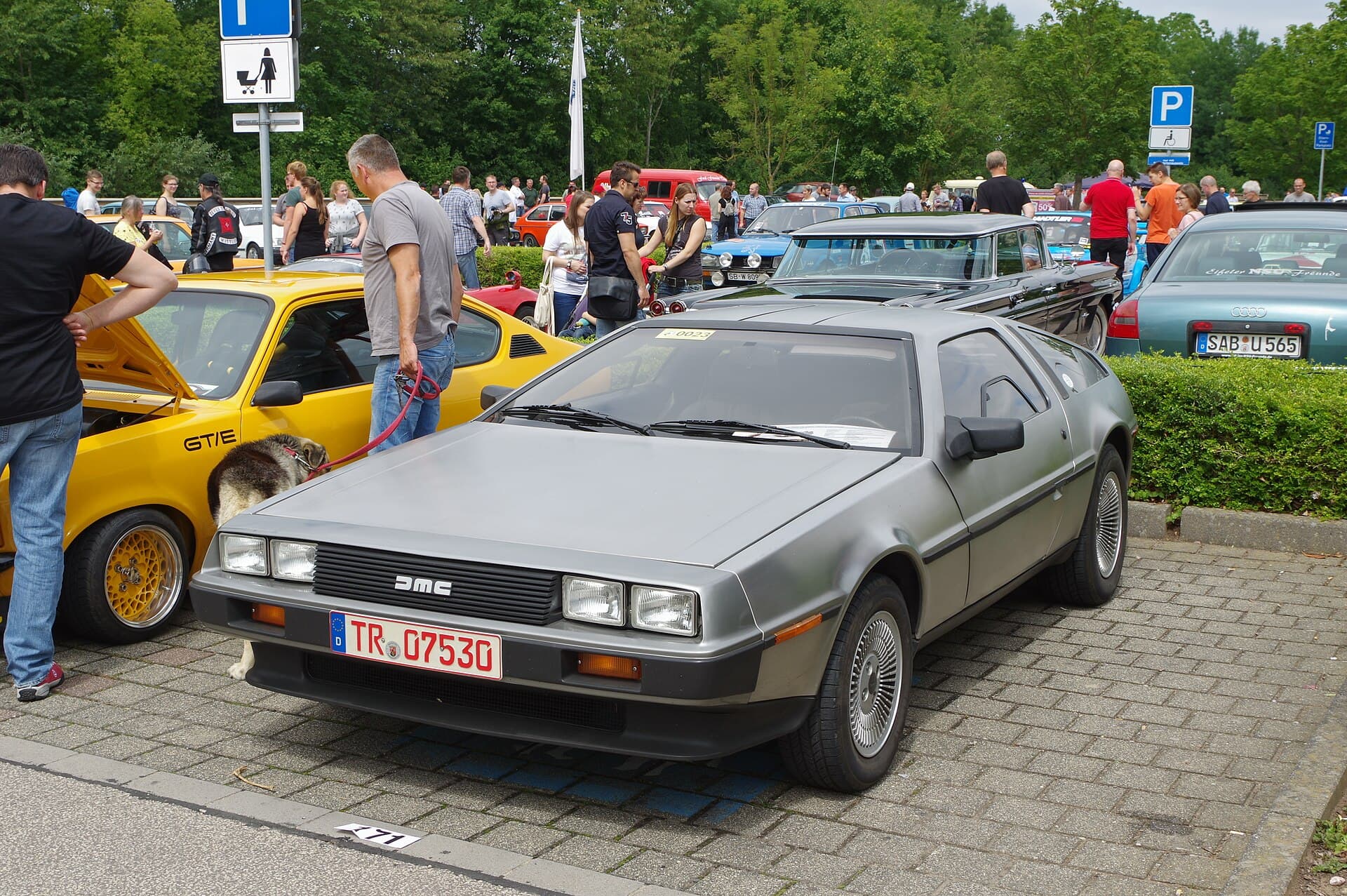 DeLorean DMC-12