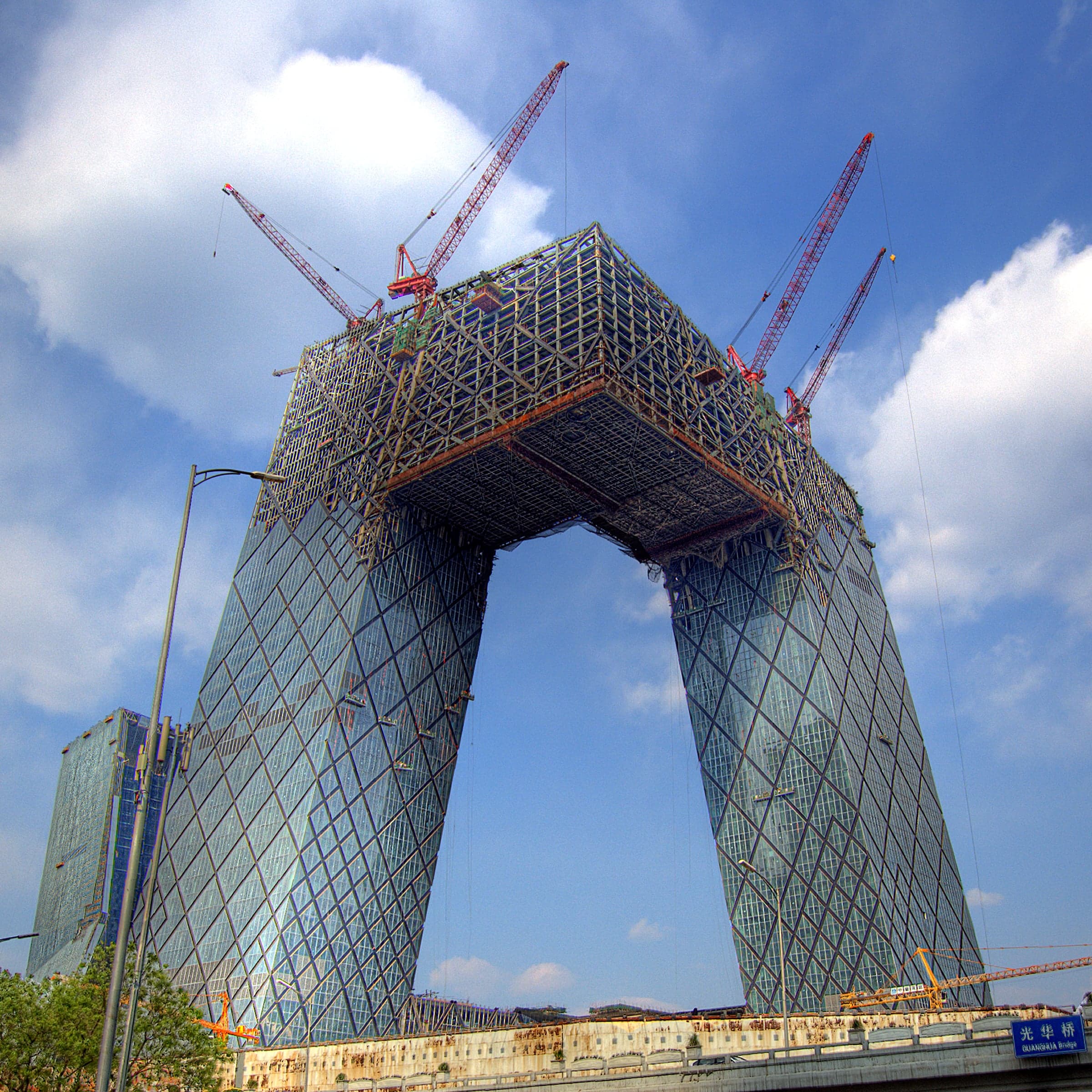 CCTV——正面全貌